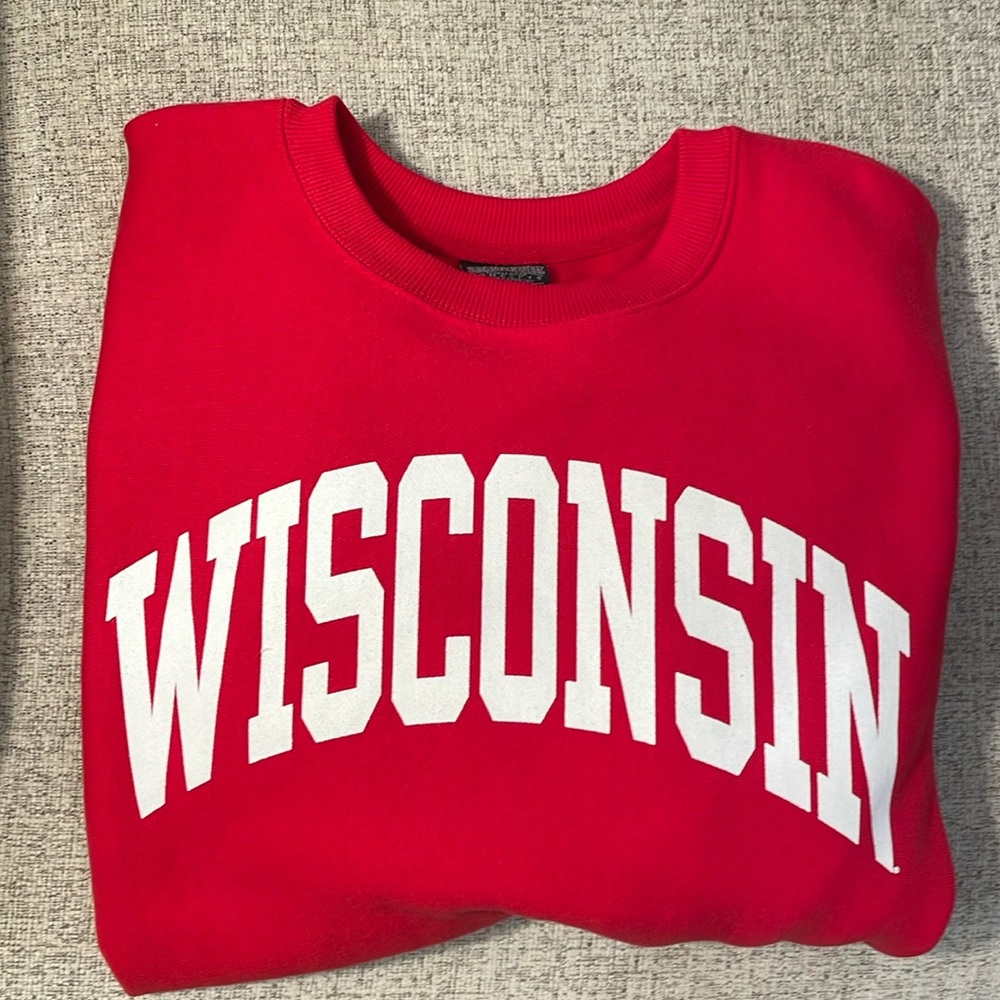Men’s Wisconsin sweatshirt size M never worn great condition
